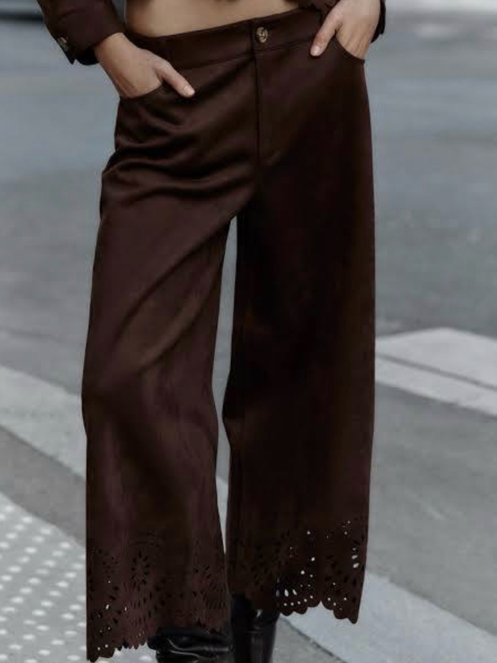 Zara Suede-Effect Culottes with Laser-Cut Hem Pants
Size S